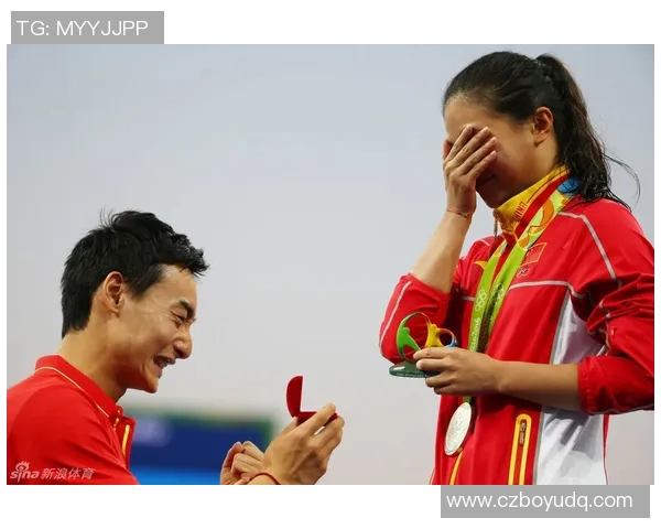 球员赛场求婚成功，观众掌声雷动